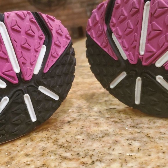 New Balance Vazee Agility Sneakers - Picture 9 of 9